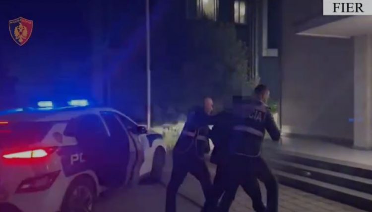 Fier/ Grabiti 4 biznese brenda natës, arrestohet 28-vjeçari