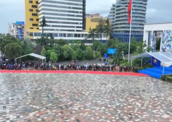 Tirana në sytë e gazetarëve të Europës