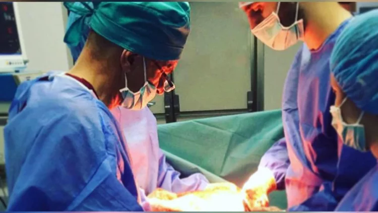 Durrës/ Vdekja e pacientes pas ndërhyrjes për ngushtim të stomakut, reagon mjeku