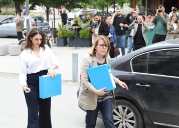 LDK dorëzon kallëzim penal ndaj Albin Kurtit dhe ministrave