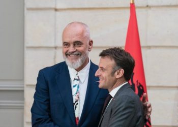 Macron i uron në shqip fitoren Ramës: Franca, krah Shqipërisë në rrugën drejt BE