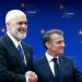 Mbërrin i fundit i liderëve europianë/ Presidenti Macron përqafim me Ramën