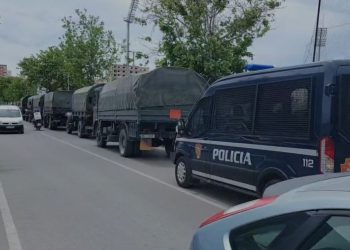 Zgjedhjet parlamentare të 11 Majit/ Mbërrijnë materialet zgjedhore në Durrës