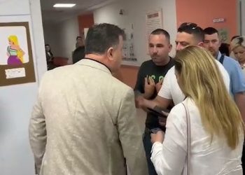 Përplasja e Nokës me qytetarët, KQZ i heq akreditimin vëzhguesve të Vorës