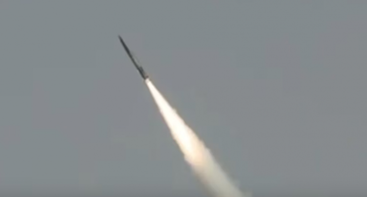 Pakistani teston një raketë balistike në mes të tensioneve me Indinë