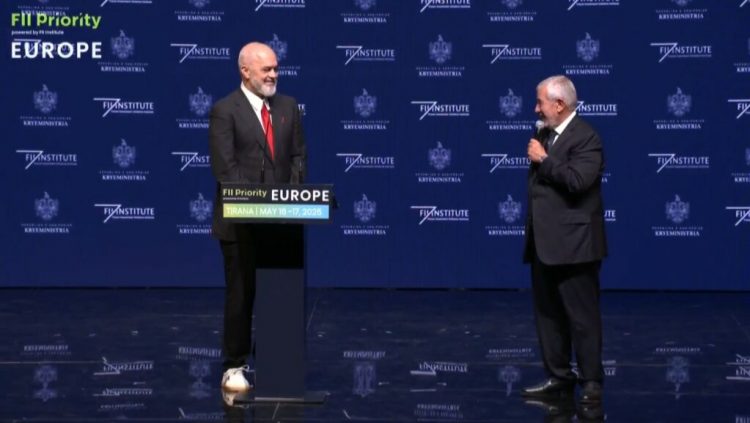 “Mangësia” e vetme e samitit/ Batuta e Ramës: Starmer na solli shiun