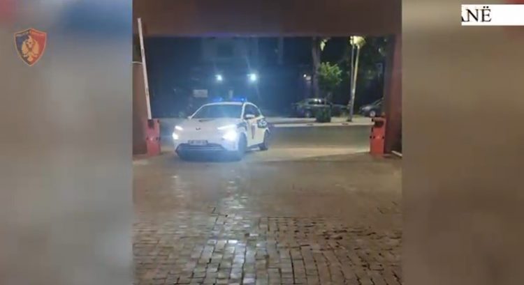 Merret peng 31-vjeçari, mbahet në makinë e dhunohet/ Policia arreston autorin