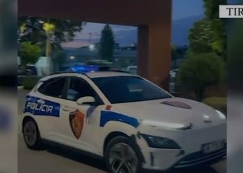 Tiranë, i hoqi lirinë dhe kanosi 29 vjeçaren, arrestohet i riu në Astir
