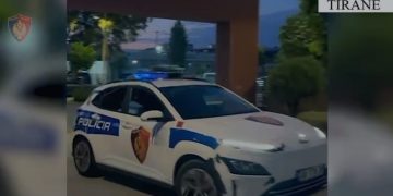 Tiranë, i hoqi lirinë dhe kanosi 29 vjeçaren, arrestohet i riu në Astir