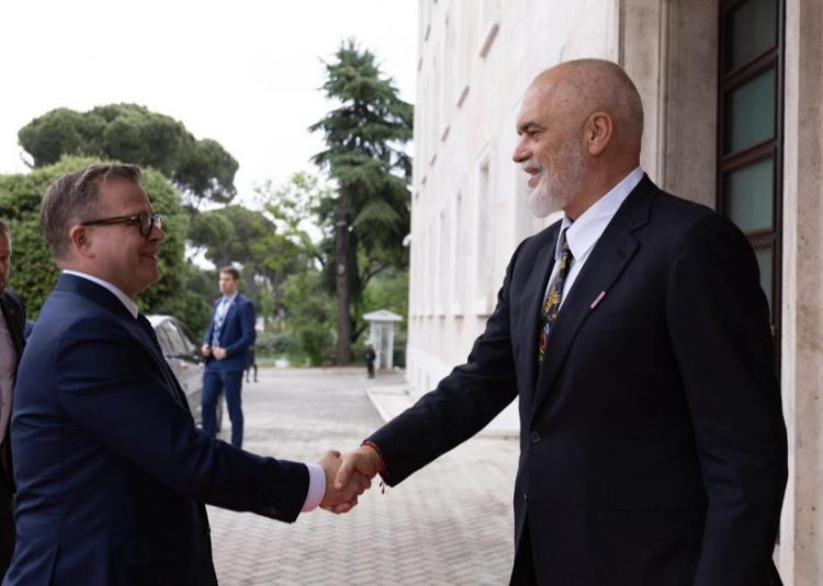 Samiti Politik Evropian, mbërrin në Tiranë edhe kryeministri finlandez