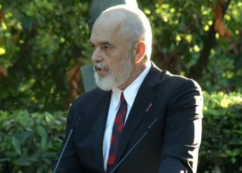 Rama me deputetët socialist: Duhet të bëjmë disa lëvizje në parti dhe në qeveri