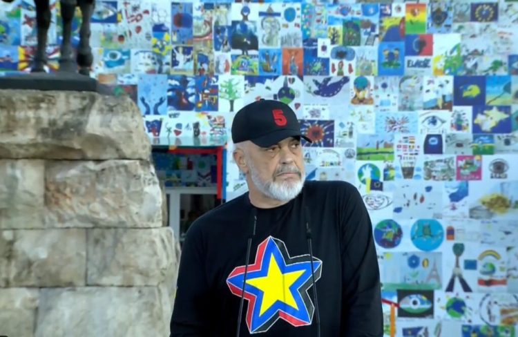 Fjalimi i fitores, Rama kujton prindërit: Të ma bëjnë hallall!