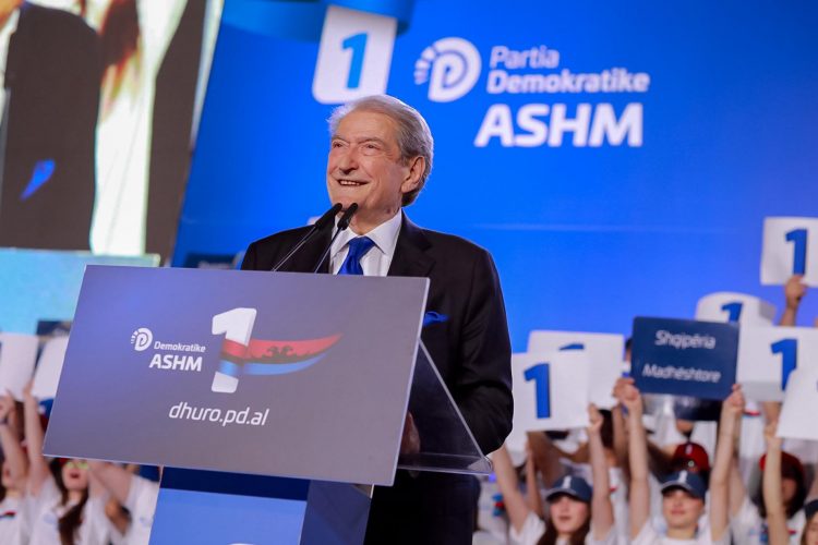 Berisha thirrje të rinjve: Më 11 maj, vota është edhe për dinjitetin tuaj!