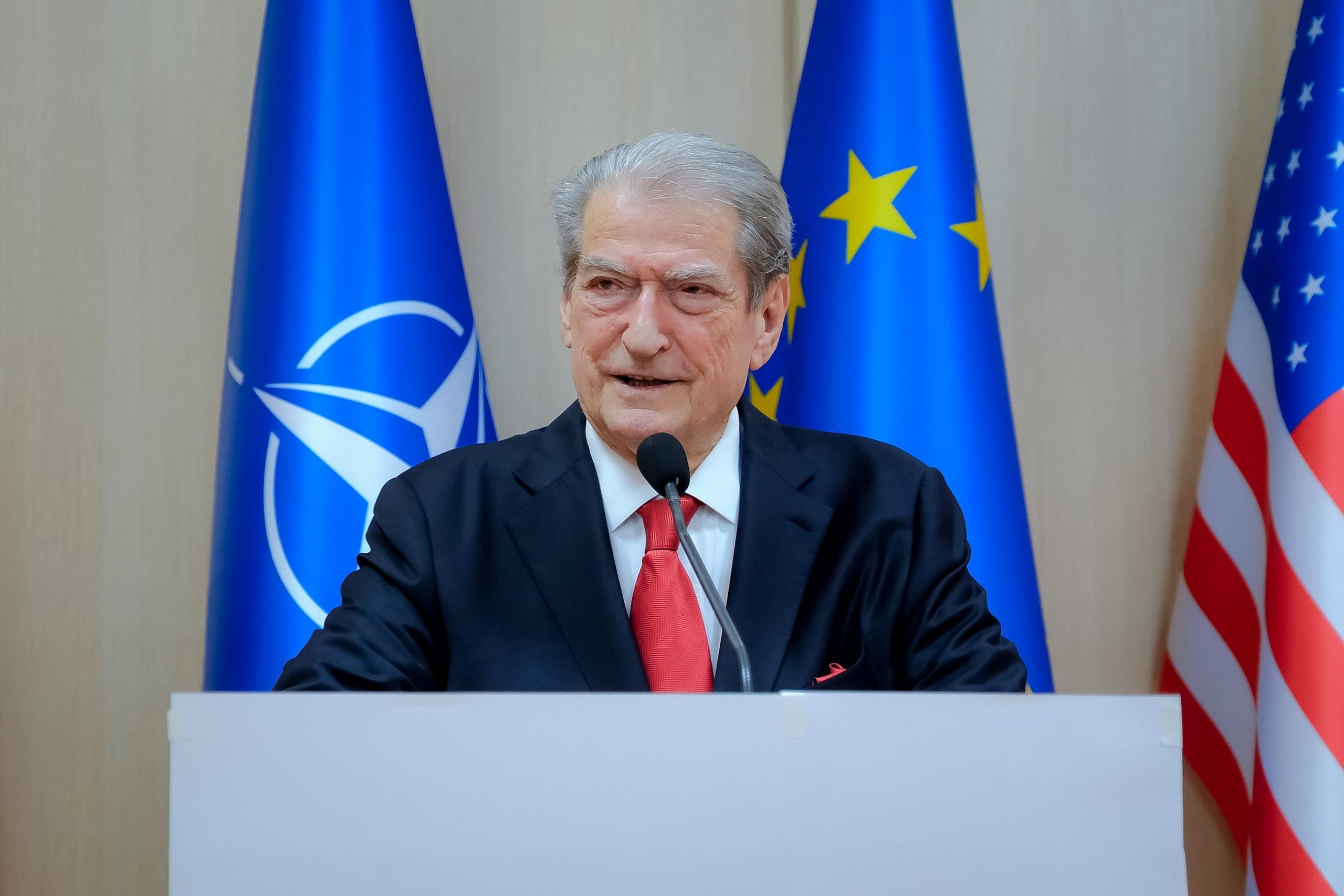 Berisha optimist pas përfundimit të orarit zyrtar të votimit: Sovrani foli!