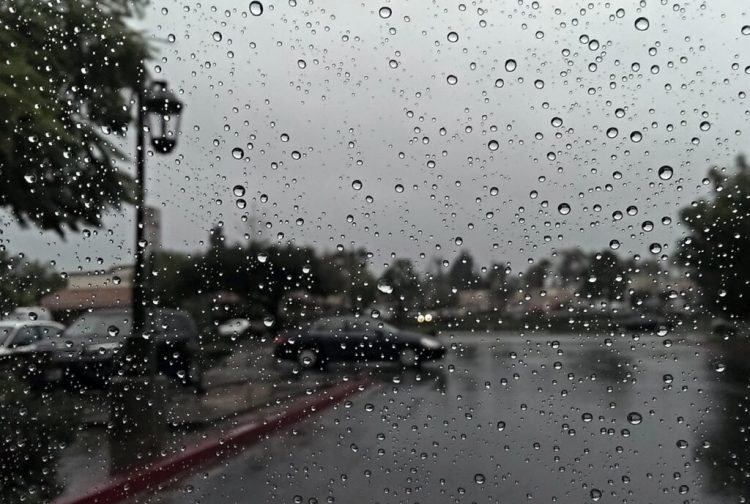 Qielli ‘vishet’ gri! Ndryshon tabloja e motit në fundjavë