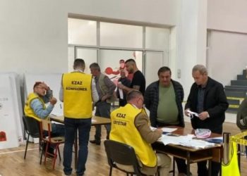 Korçë, shpërndahen materialet zgjedhore / Votojnë të dënuarat në burgun e Pojskës