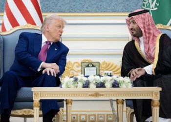 Trump arrin në Arabinë Saudite, nis turneun në Lindjen e Mesme