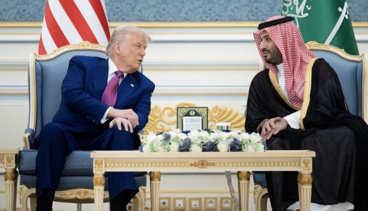 Trump arrin në Arabinë Saudite, nis turneun në Lindjen e Mesme