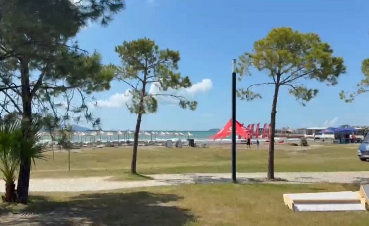 Vlora çel sezonin turistik, qytetarë e turistë në aktivitetet e organizuar