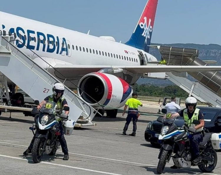 (Foto-Video) “Blindohet” Rinasi dhe Tirana gjatë eskortimit të skuadrës serbe