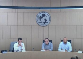 “Po flet nga vendi pa leje, tregon nervozizëm”, Rusmaili përplaset me Logun në KAS