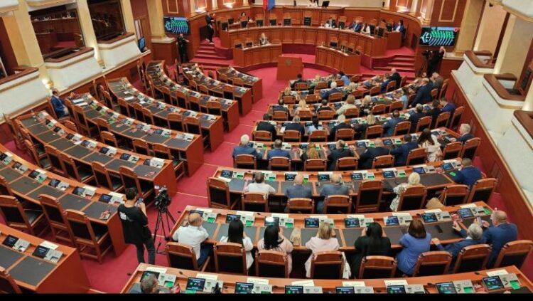 Kuvendi miraton me 72 vota projektligjin për performancën energjitike të ndërtesave