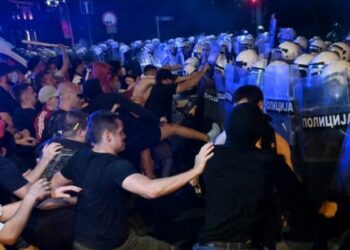 Rusia paralajmëron Perëndimin të mos mbështesë protestat në Serbi