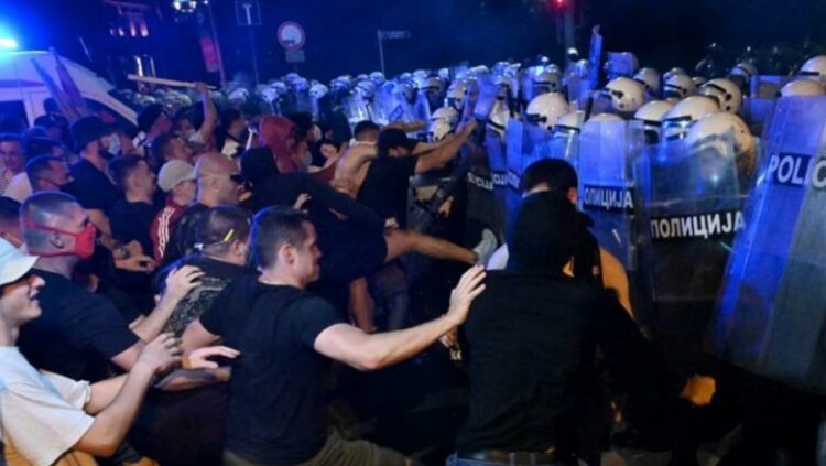 Rusia paralajmëron Perëndimin të mos mbështesë protestat në Serbi