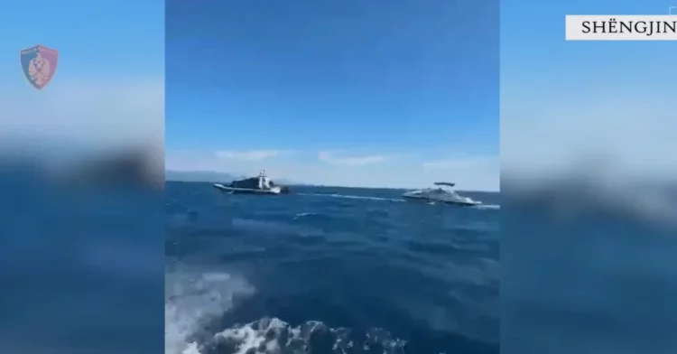 Shëngjin/ Rrezikuan jetën në det, policia ndihmon dy turistët