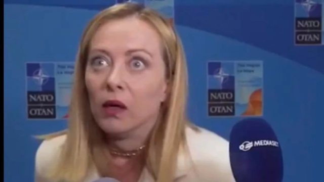 VIDEO/ Giorgia Meloni “pushton” rrjetin sërish me mimikat e saj në samitin e NATO-s