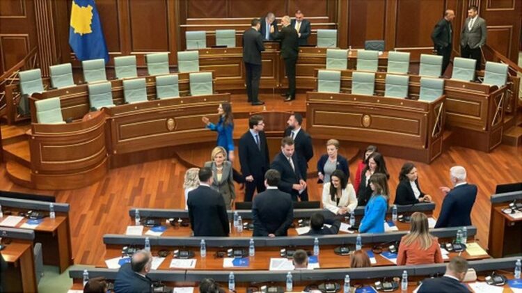 Deputetët sërish s’arrijnë marrëveshje,dështon për herë të 35 konstituimi i Kuvendit