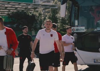 Dueli me Serbinë/ Kuqezinjtë vijojnë përgatitjet, Manaj stërvitet i veçuar