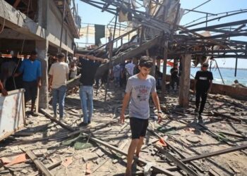 Bombardohet kafeneja e gazetarëve në Gaza, 20 viktima