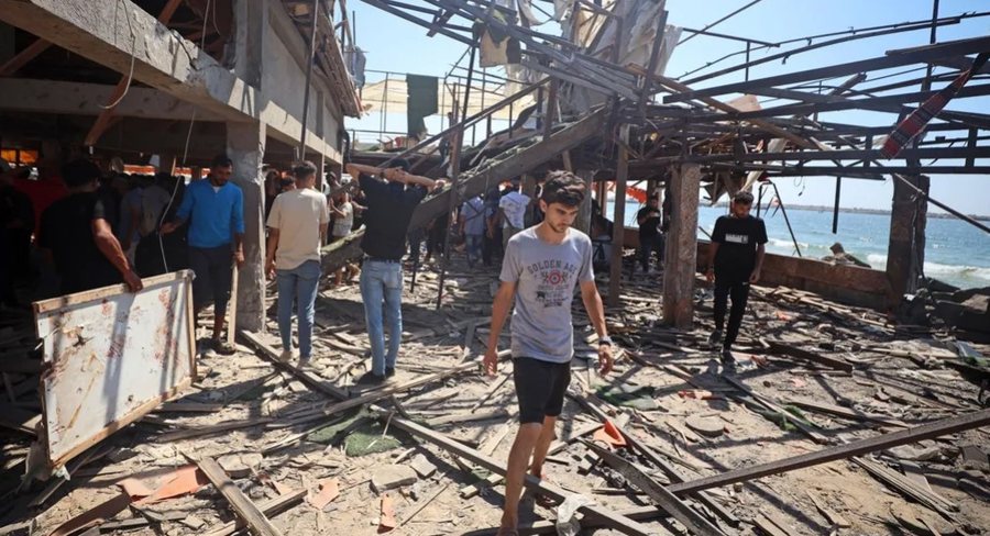 Bombardohet kafeneja e gazetarëve në Gaza, 20 viktima