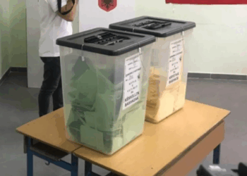 KAS vendos hapjen e kutive të votimit në Peqin dhe Gramsh