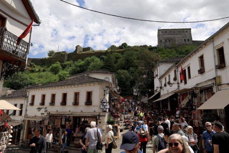Turizmi në vend/ Italianët nuk i ndahen Shqipërisë, u rritën me 7.1%, “bie” Kosova