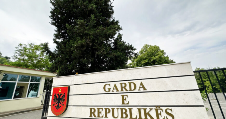 Punonjësi i Gardës vetëvritet me armë zjarri në makinë