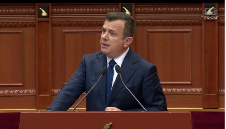 Balla ironizon ish-aleatin e Berishës: Të na japë formulën që të fitojmë me Serbinë