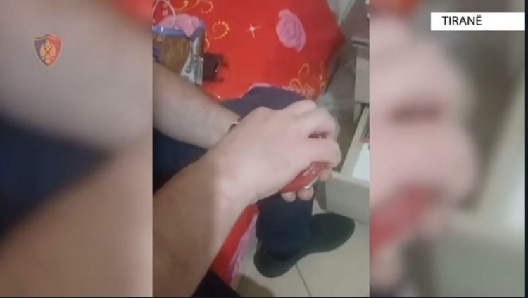 Shpërndante lëndë narkotike në Kamëz dhe Valias, arrestohet 25-vjeçari