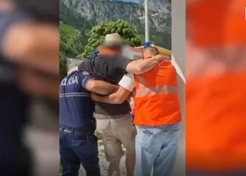 U rrëzua duke eksploruar Majën e Rosit, gjendet pas dy orësh turisti gjerman