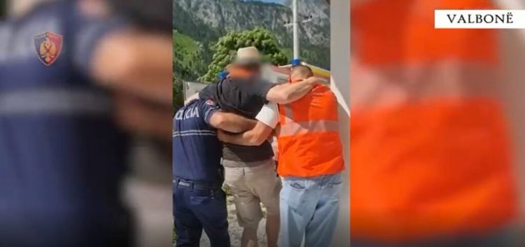 U rrëzua duke eksploruar Majën e Rosit, gjendet pas dy orësh turisti gjerman