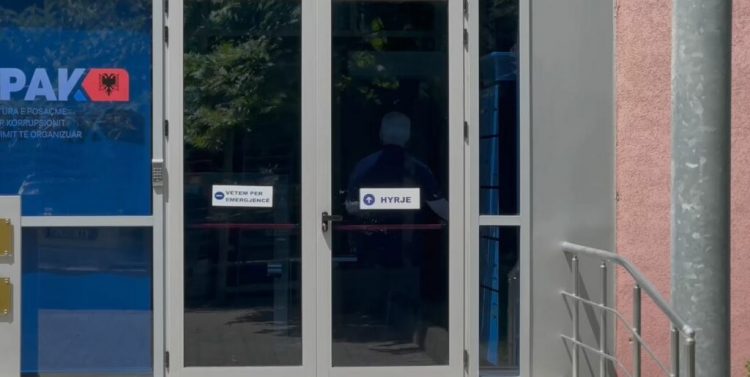 Ish-rektori i Universitetit të Tiranës, Dhori Kule paraqitet në SPAK