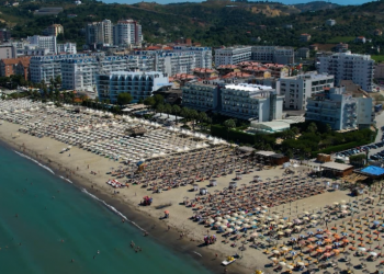 Bashkia cakton plazhet publike në Durrës