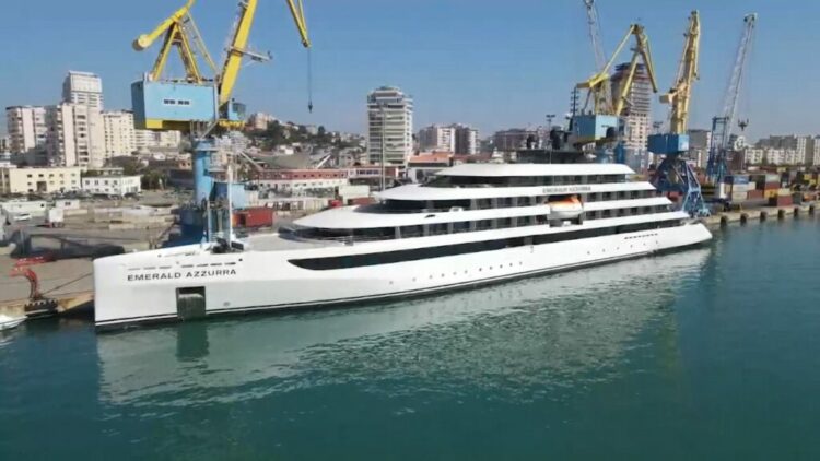 Jahti luksoz ndalet në Durrës, “Emerald Azzurra” ka sjellë 83 turistë