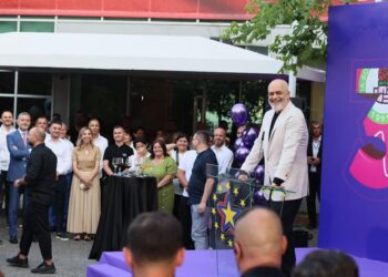 Rama ndan fotoalbumin e 34-vjetorit të PS: Fill pas fitores më spektakolare