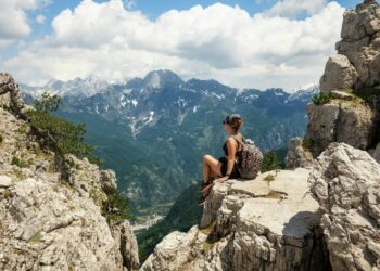 Shqipëria, një nga destinacionet më të mira për udhëtime solo aventuriere në 2025