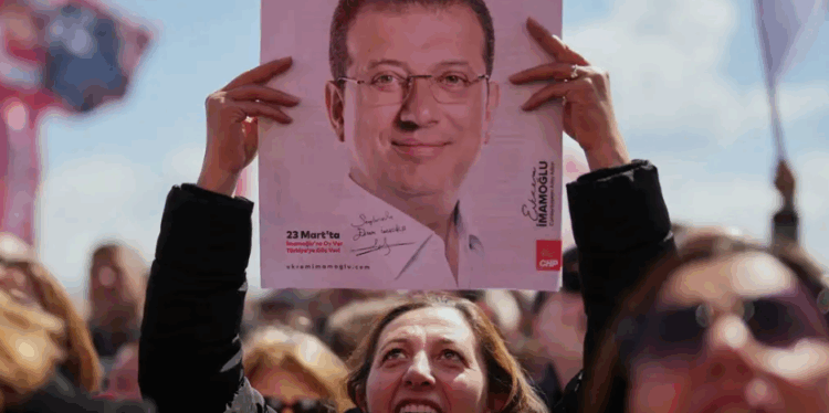A po shkatërrohet partia më e madhe opozitare turke?