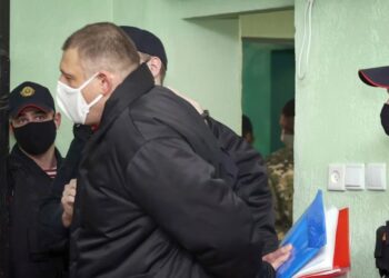 Bjellorusia liron 14 të burgosur, përfshirë politikanin opozitar Tsikhanouski