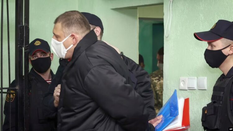 Bjellorusia liron 14 të burgosur, përfshirë politikanin opozitar Tsikhanouski