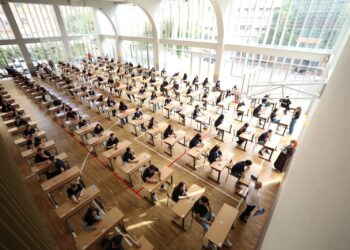 Publikimi i testit të maturës/Ministria e Arsimit: Përjashtohet maturanti në Durrës…
